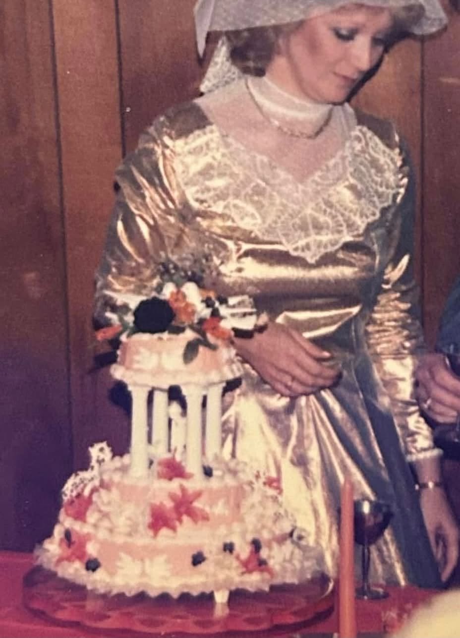 A Vintage Halloween Wedding Cake Inspired by 1948